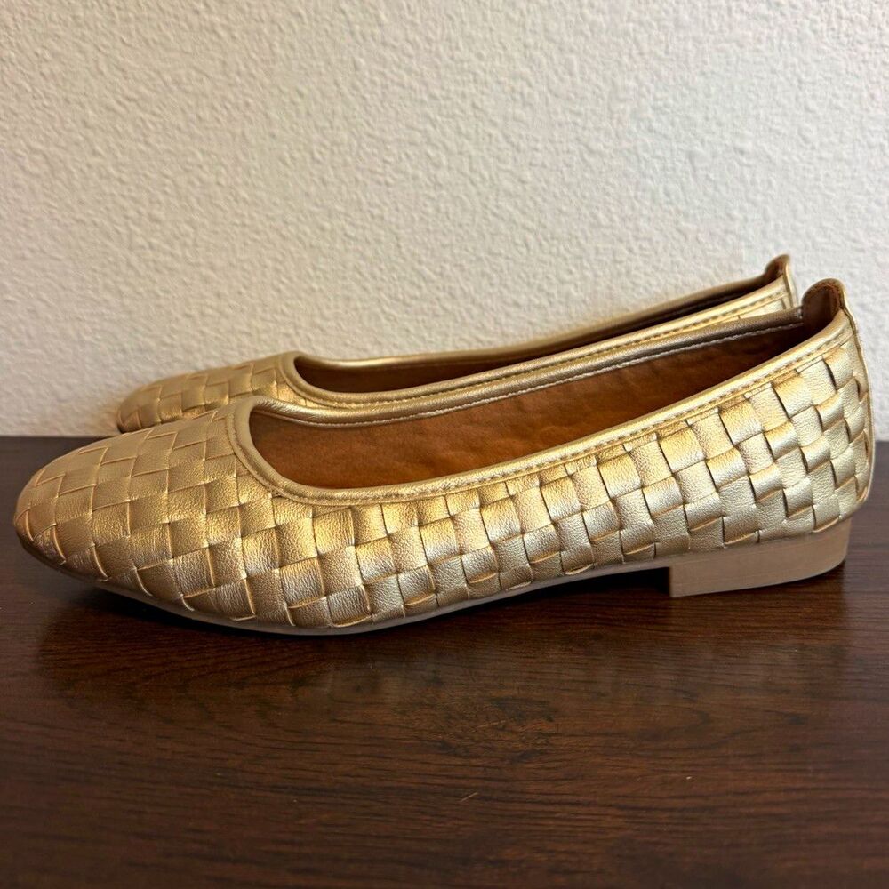 White Mountain Women’s Gold Woven Slip-On Flat Shoes Round Toe Size 9 M
